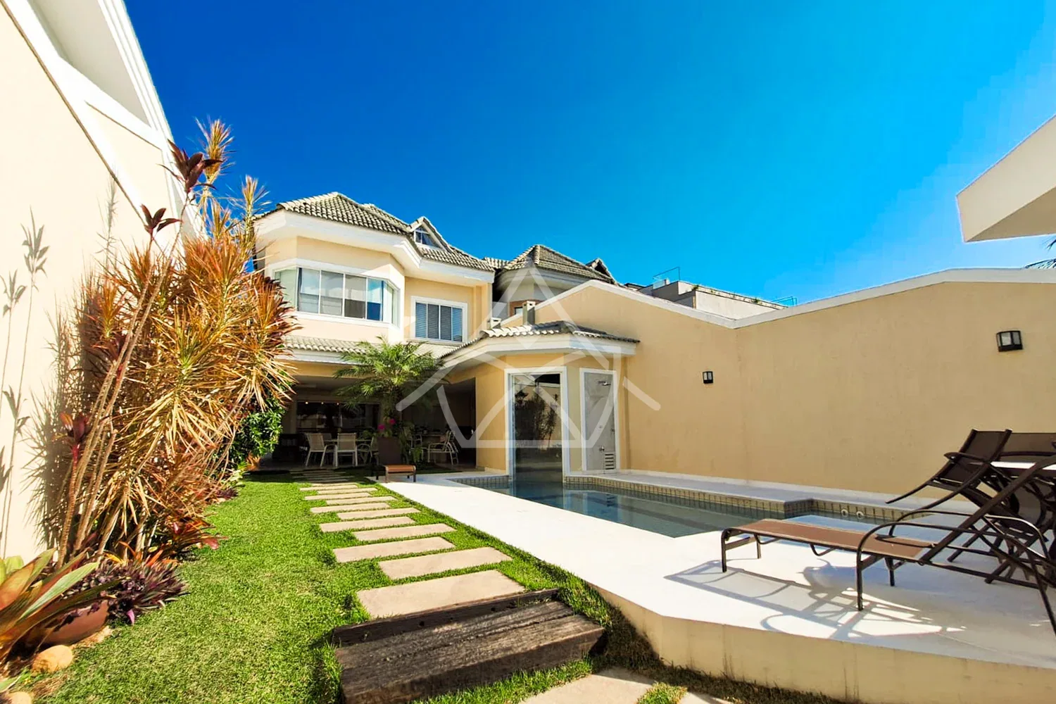 Casa Triplex Em Estilo Tradicional - Barra da Tijuca, RJ