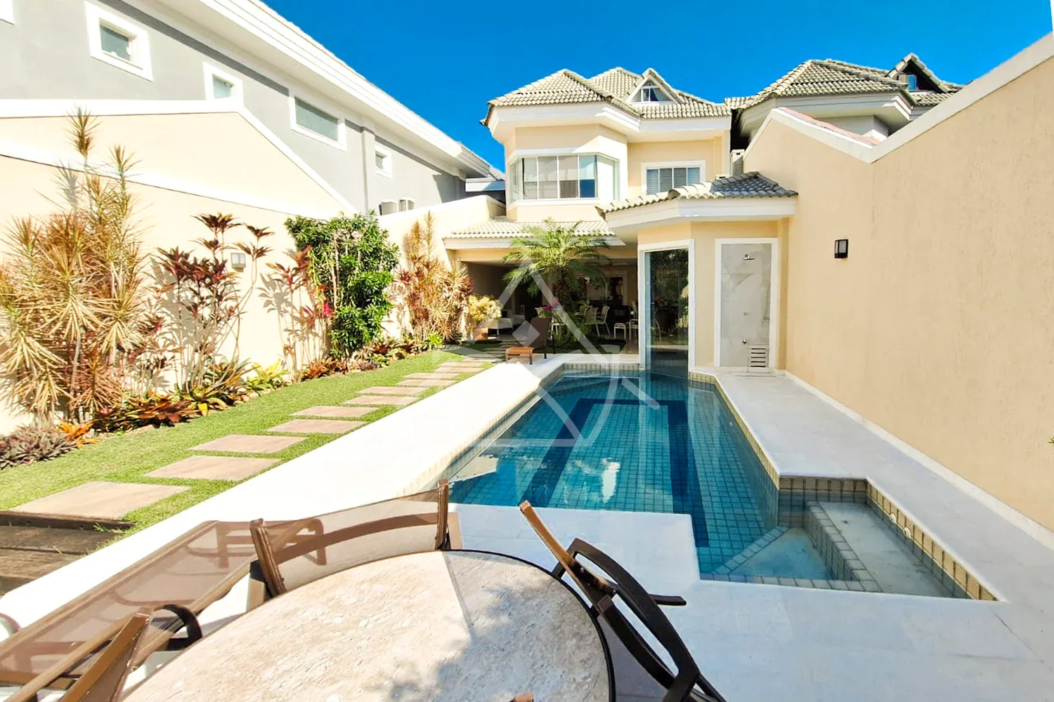 Casa Triplex Em Estilo Tradicional - Barra da Tijuca, RJ