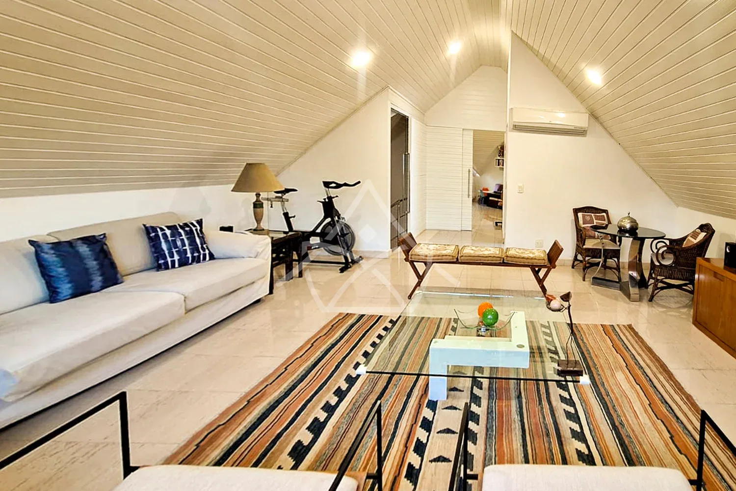 Casa Triplex Em Estilo Tradicional - Barra da Tijuca, RJ