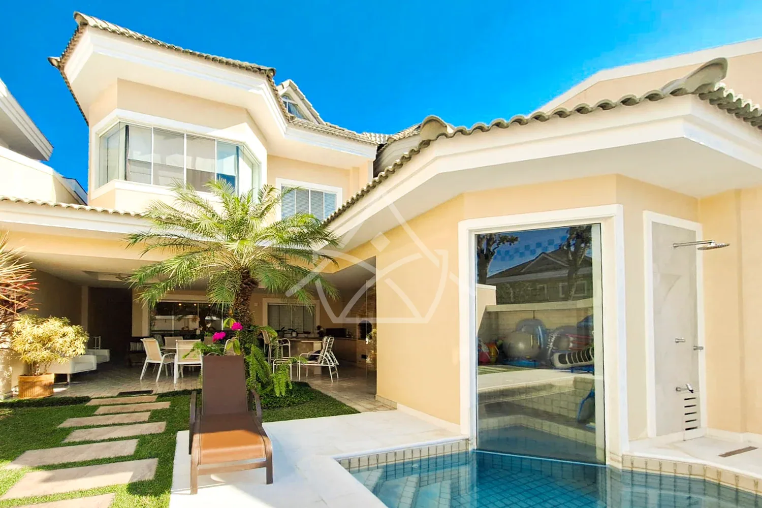 Casa Triplex Em Estilo Tradicional - Barra da Tijuca, RJ