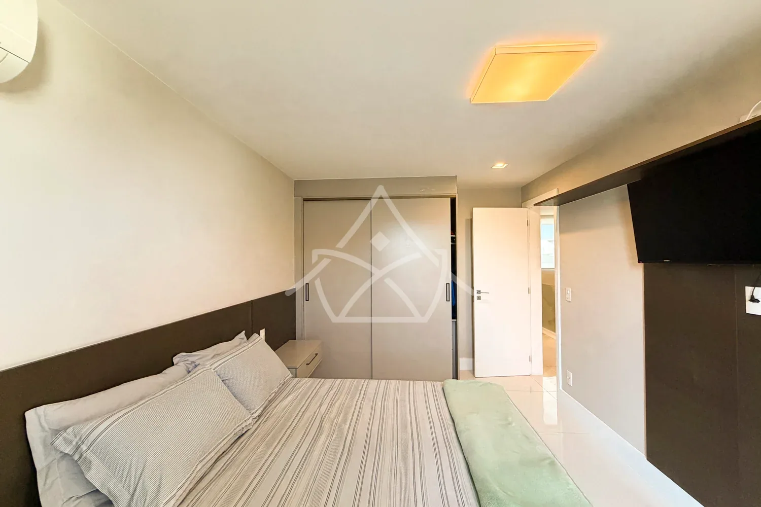 Casa Contemporânea com 4 Suítes - Recreio dos Bandeirantes-RJ