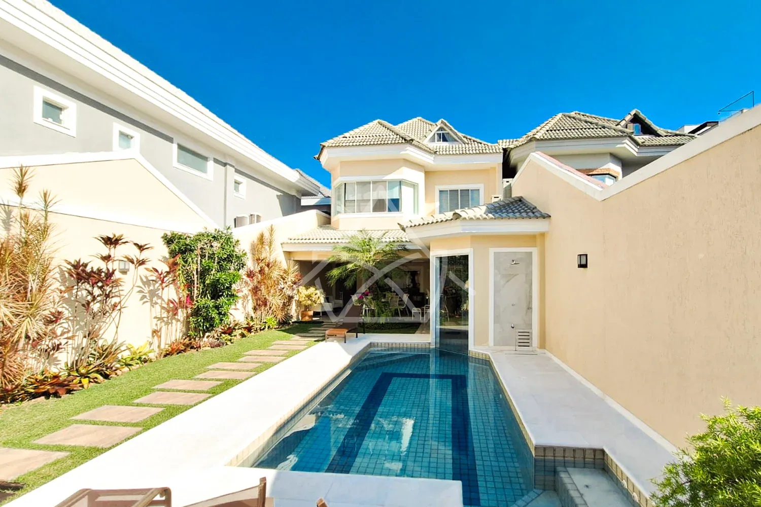 Casa Triplex Em Estilo Tradicional - Barra da Tijuca, RJ