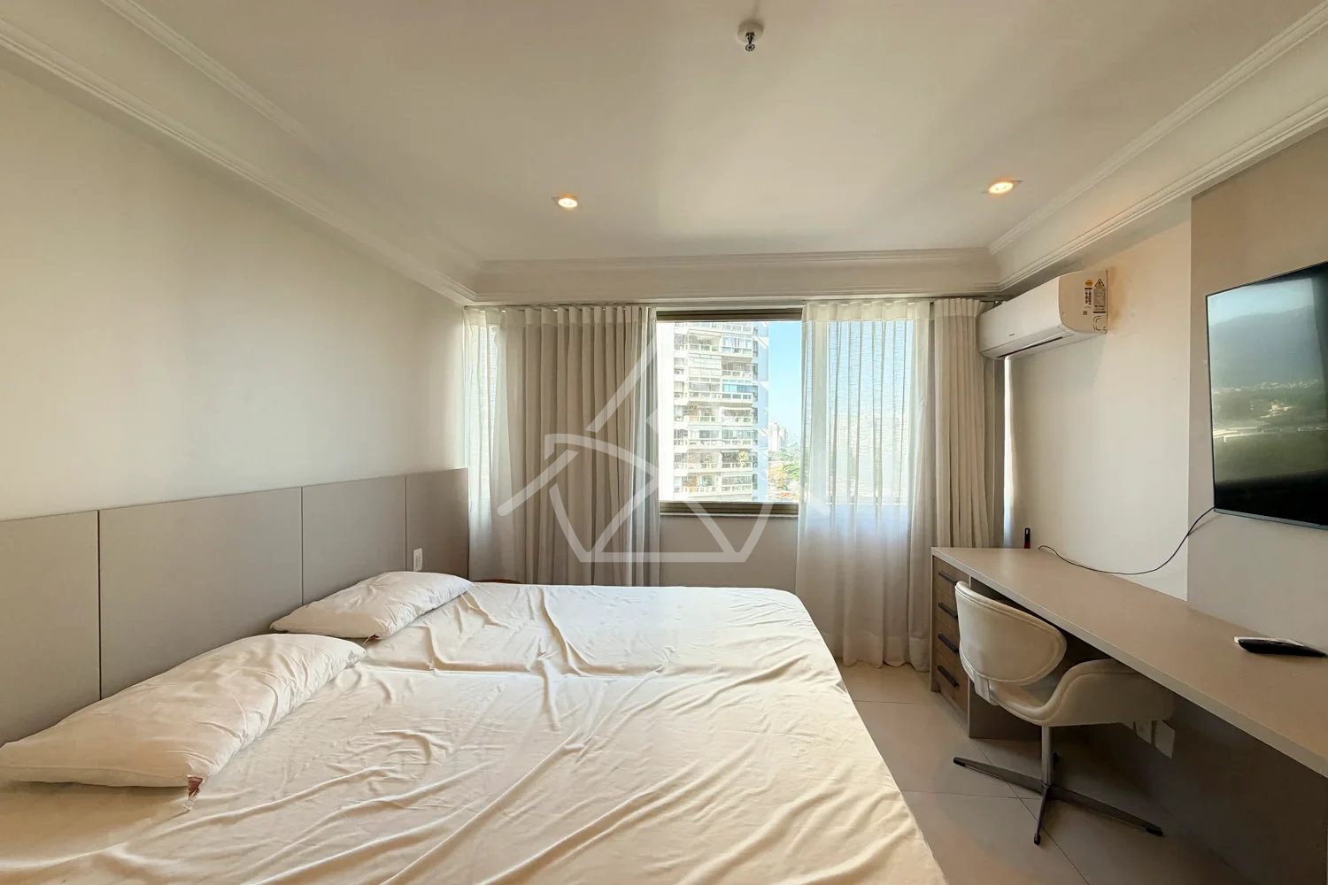 Excelente Apartamento Totalmente Mobiliado - Barra da Tijuca, RJ