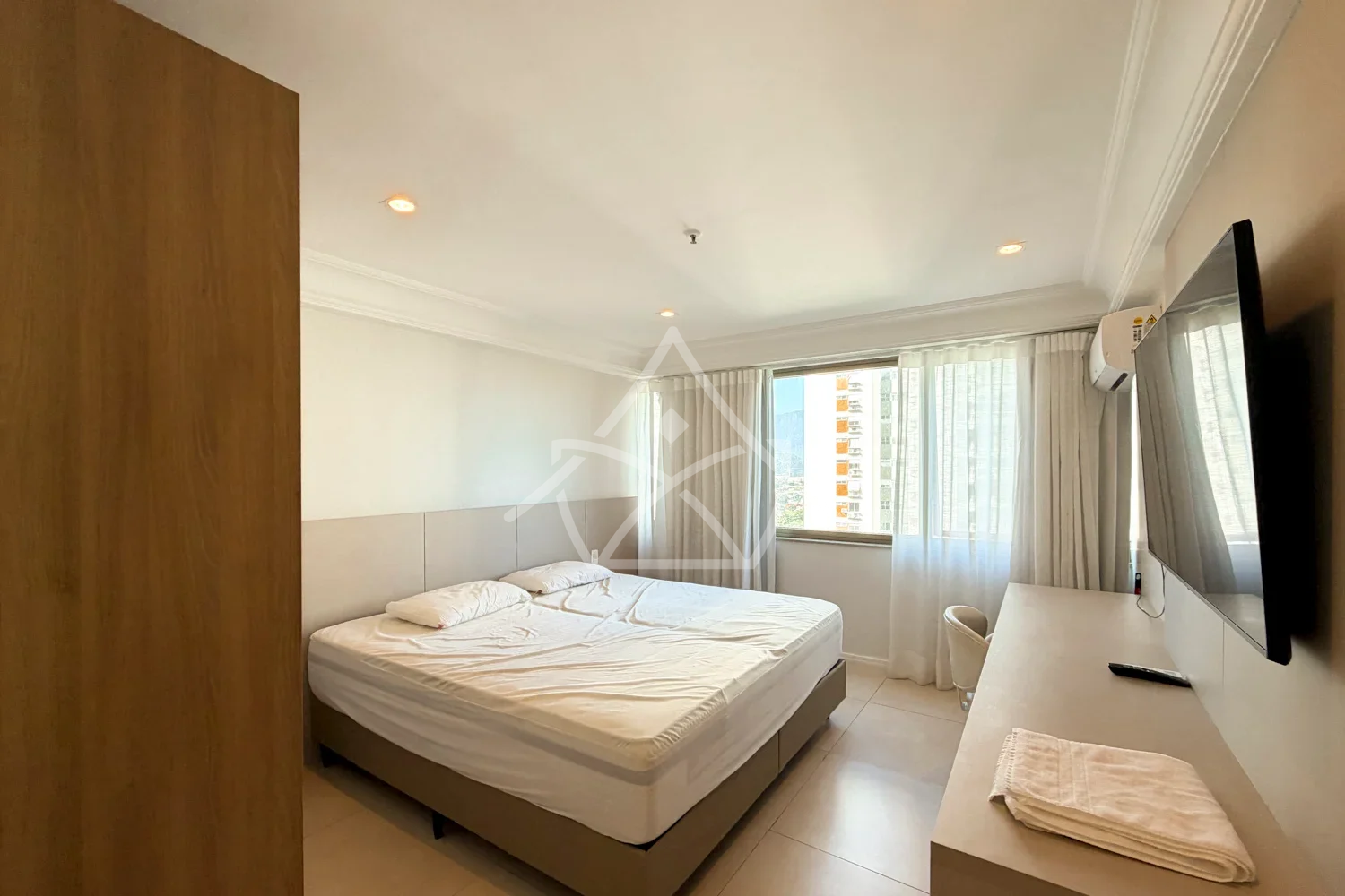 Excelente Apartamento Totalmente Mobiliado - Barra da Tijuca, RJ