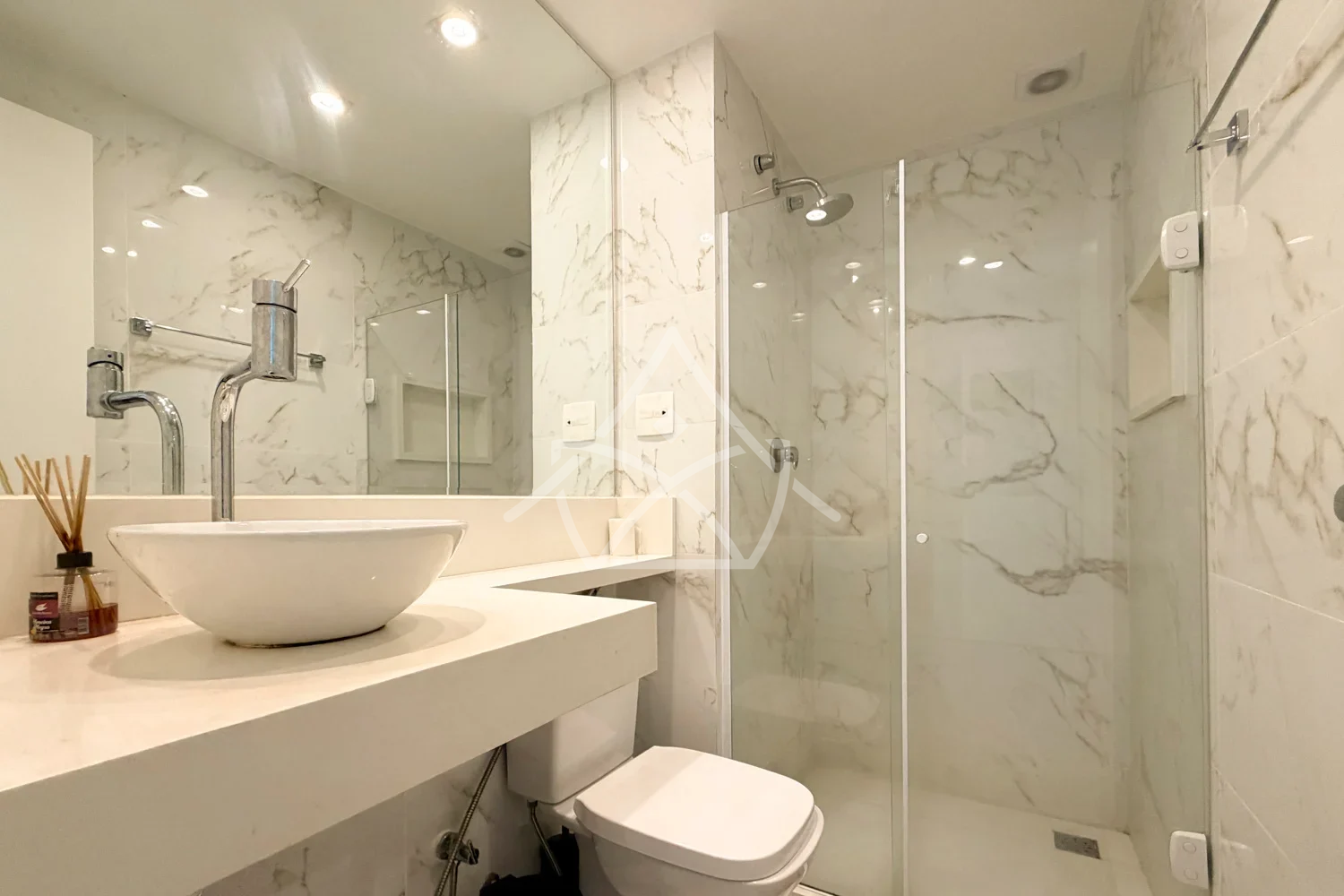 Excelente Apartamento Totalmente Mobiliado - Barra da Tijuca, RJ