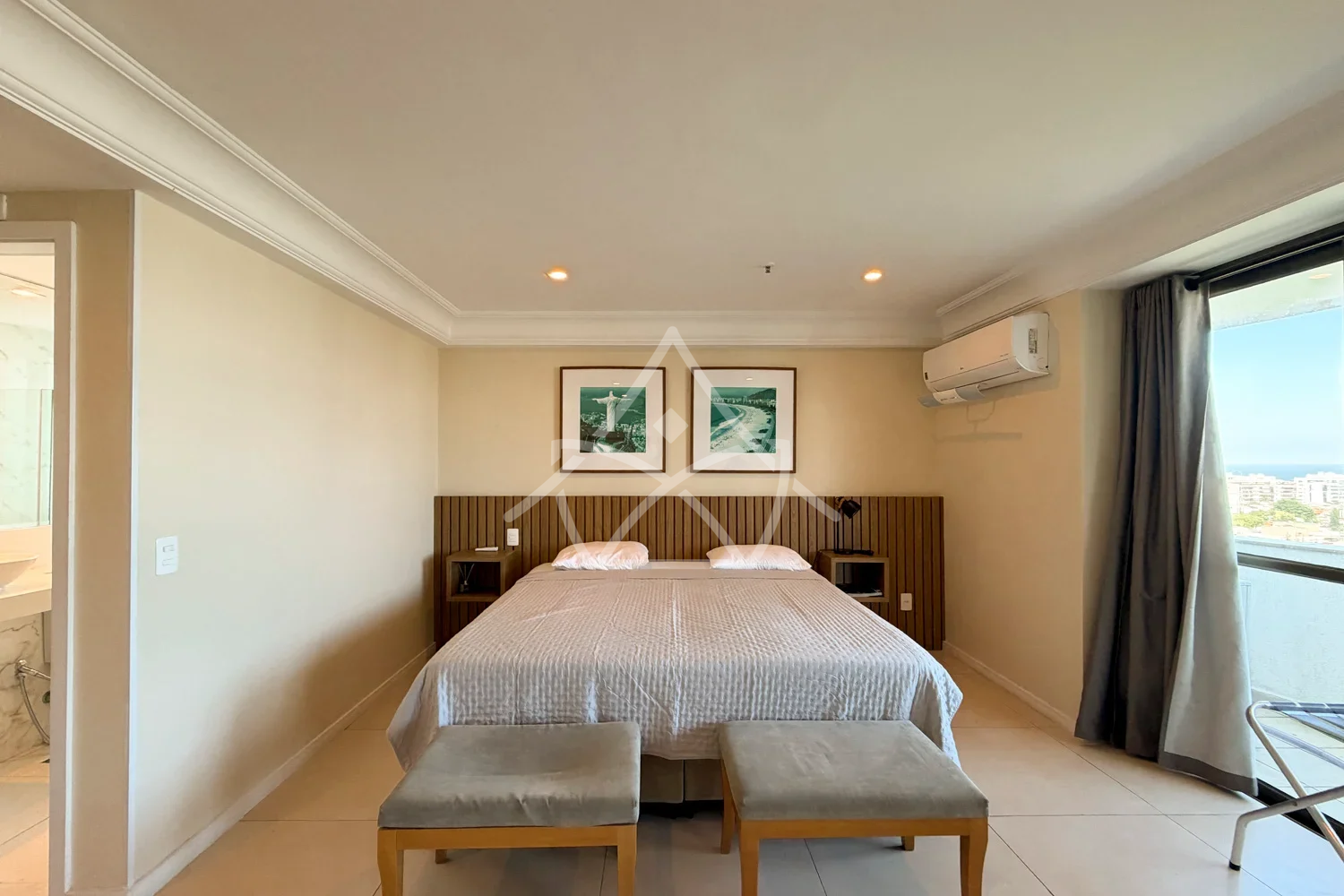 Excelente Apartamento Totalmente Mobiliado - Barra da Tijuca, RJ