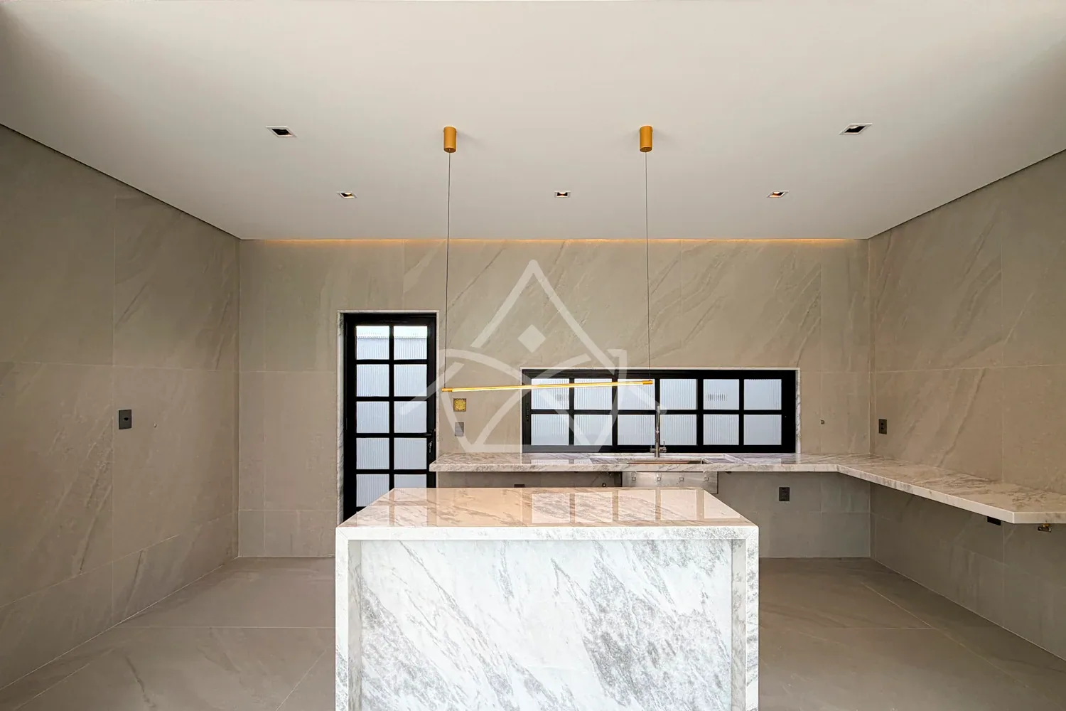 Casa Triplex de Primeira Locação - Vargem Pequena, RJ
