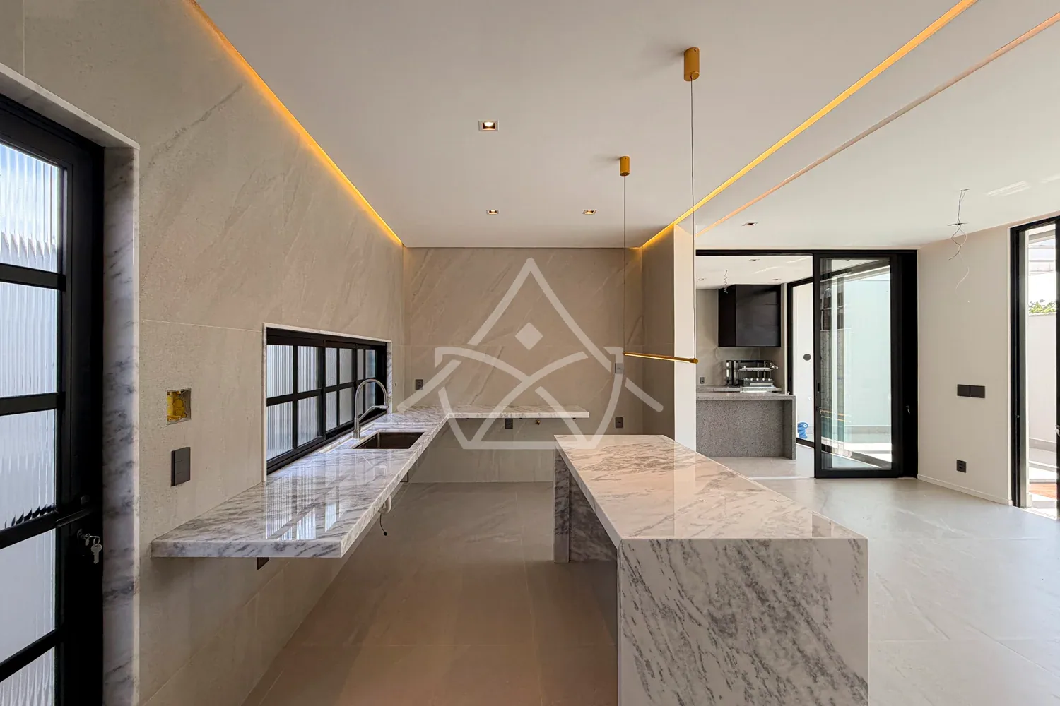 Casa Triplex de Primeira Locação - Vargem Pequena, RJ