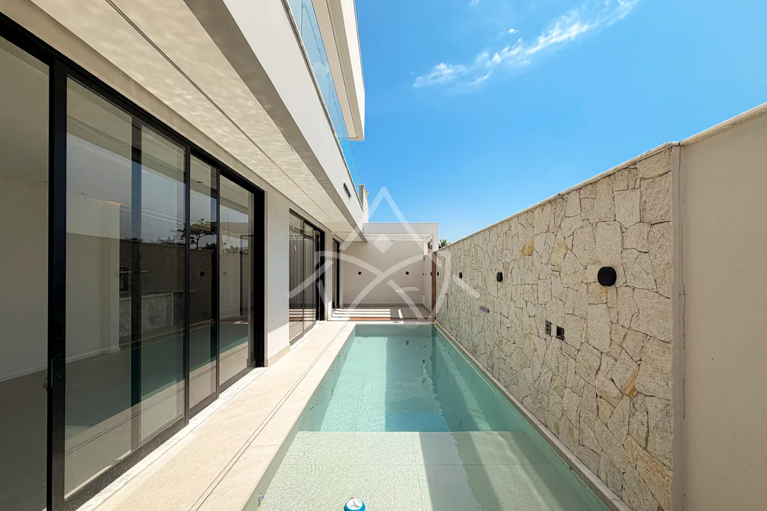Casa Triplex de Primeira Locação - Vargem Pequena, RJ