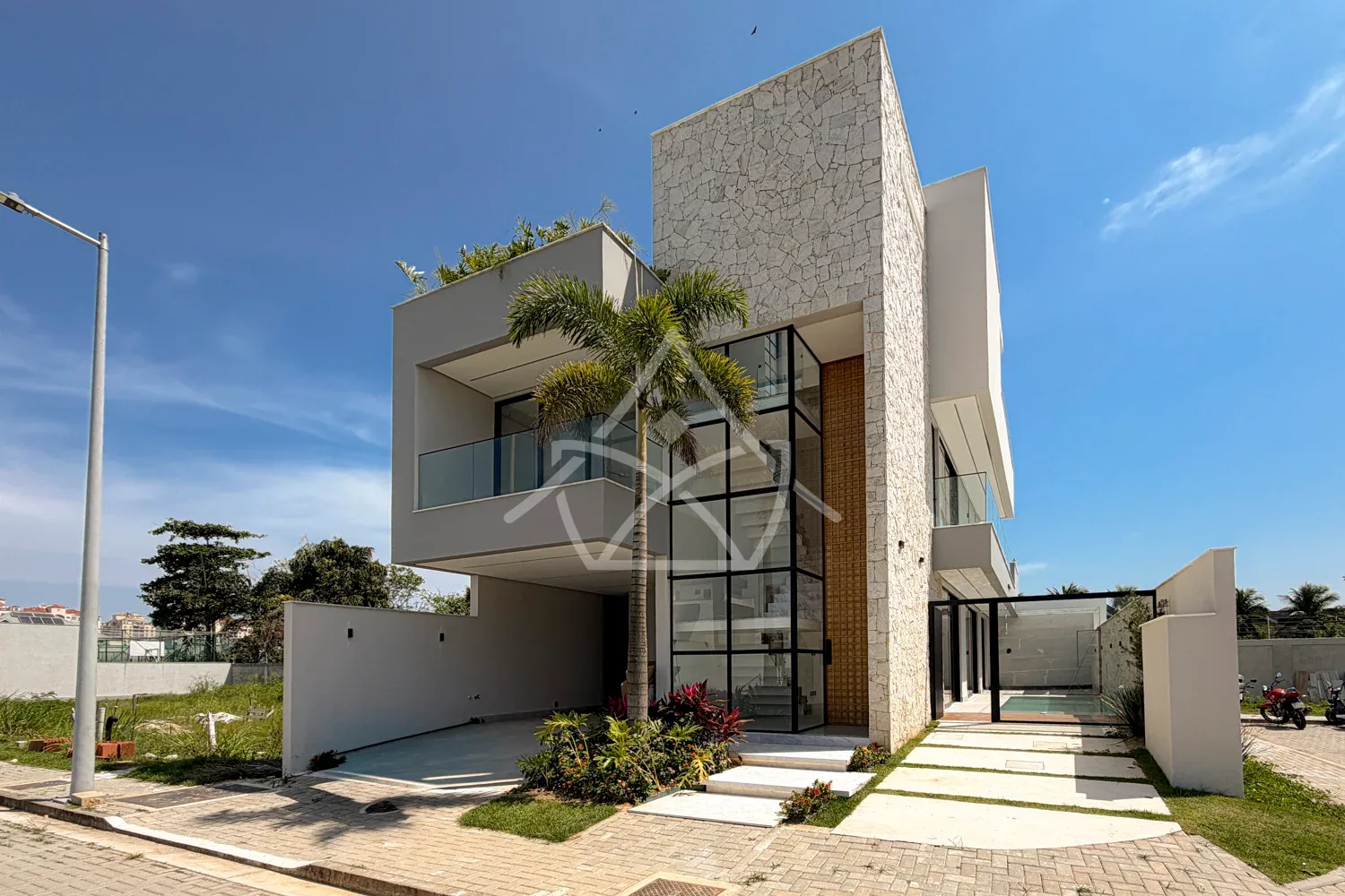Casa Triplex de Primeira Locação - Vargem Pequena, RJ