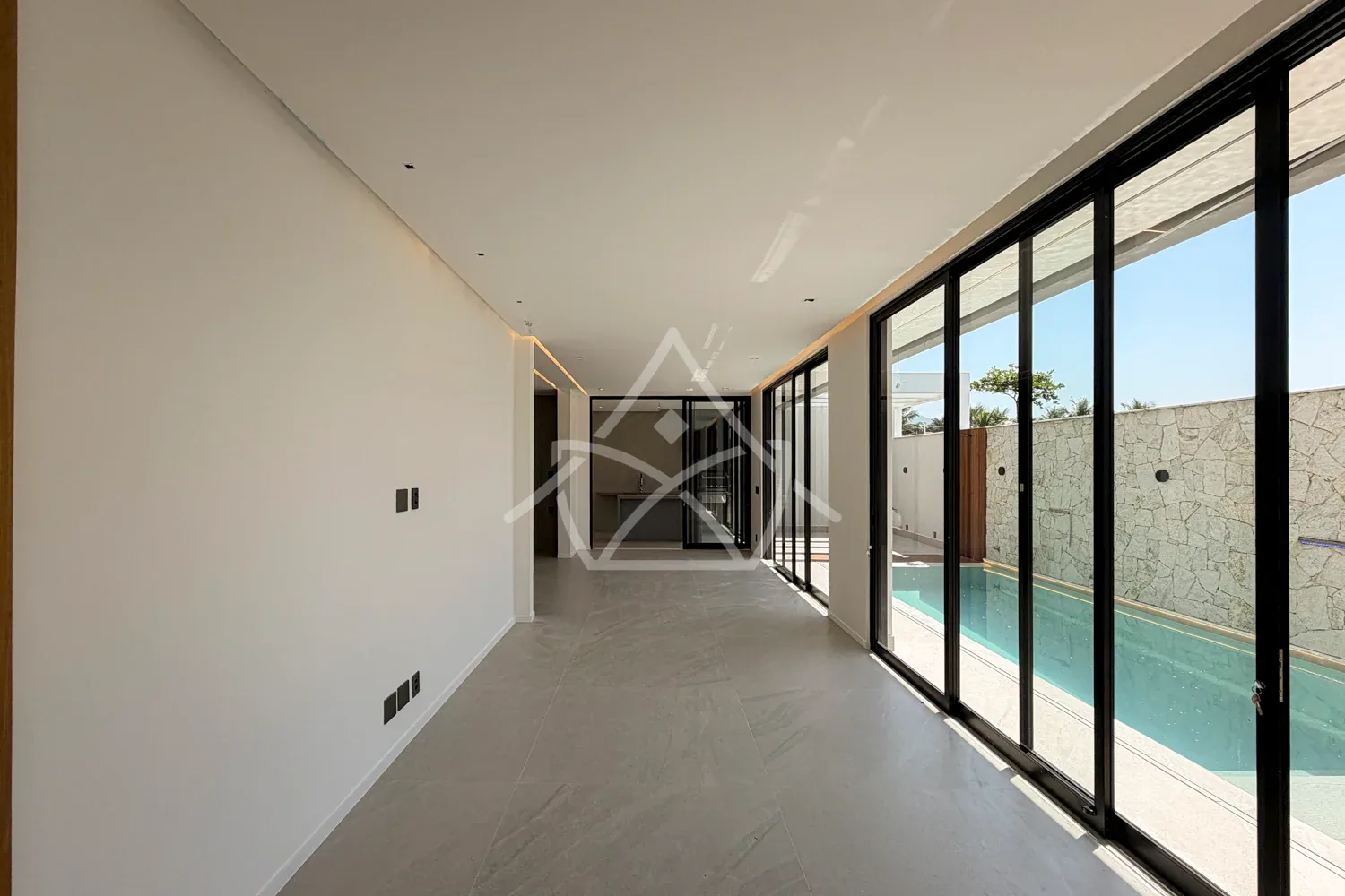 Casa Triplex de Primeira Locação - Vargem Pequena, RJ