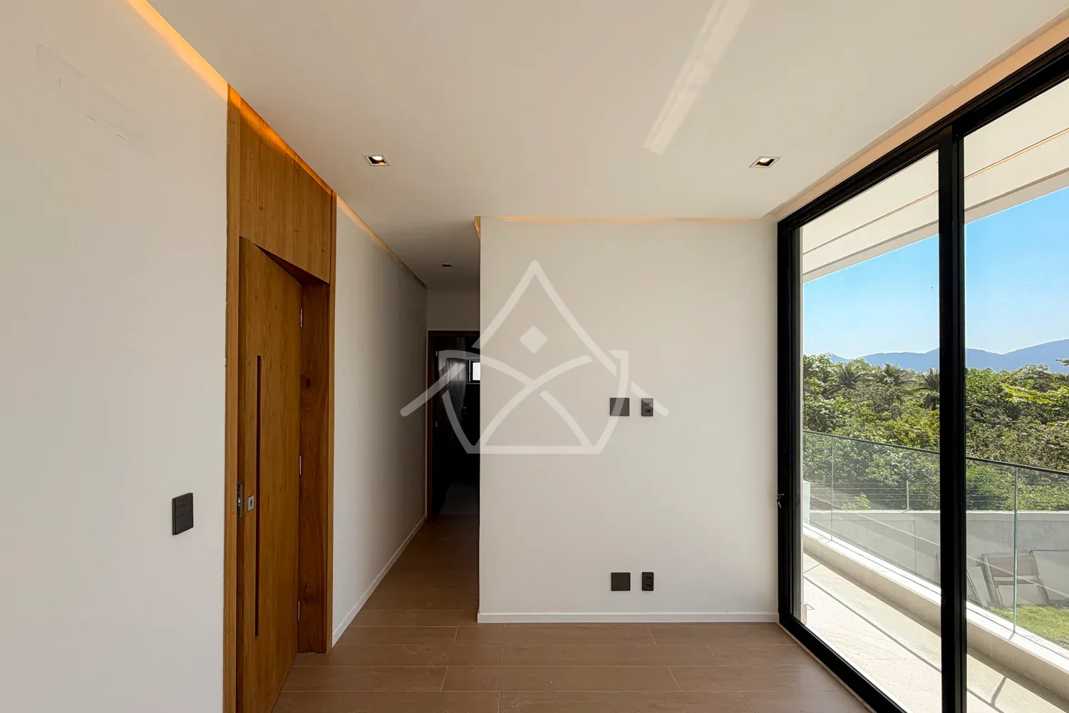 Casa Triplex de Primeira Locação - Vargem Pequena, RJ