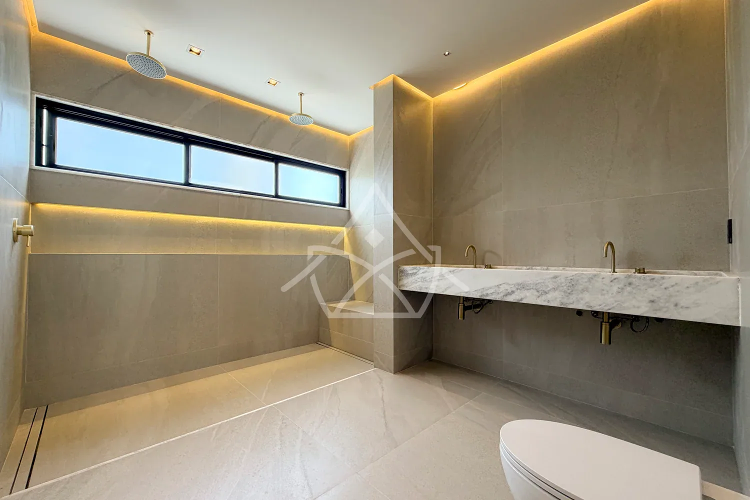 Casa Triplex de Primeira Locação - Vargem Pequena, RJ
