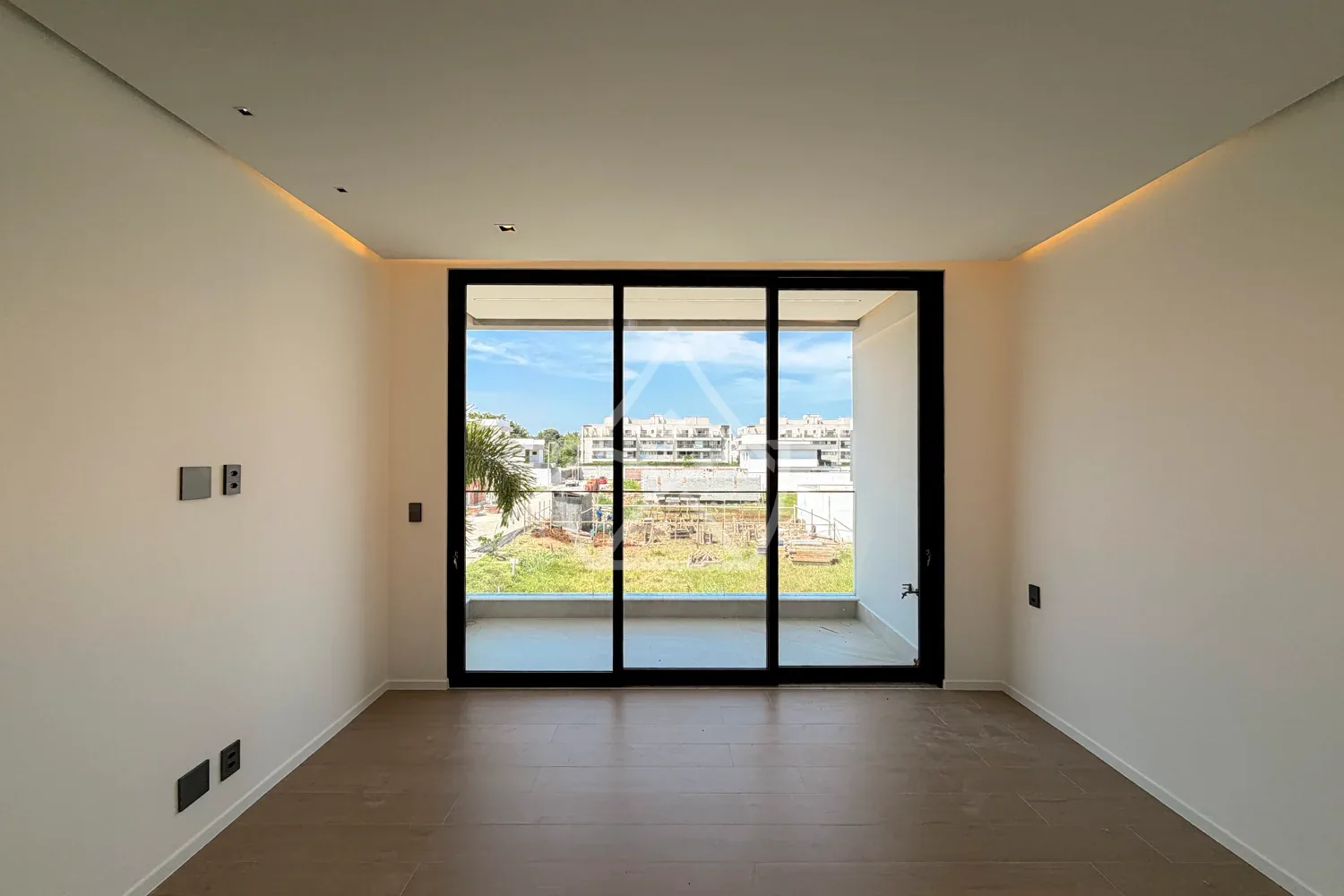 Casa Triplex de Primeira Locação - Vargem Pequena, RJ