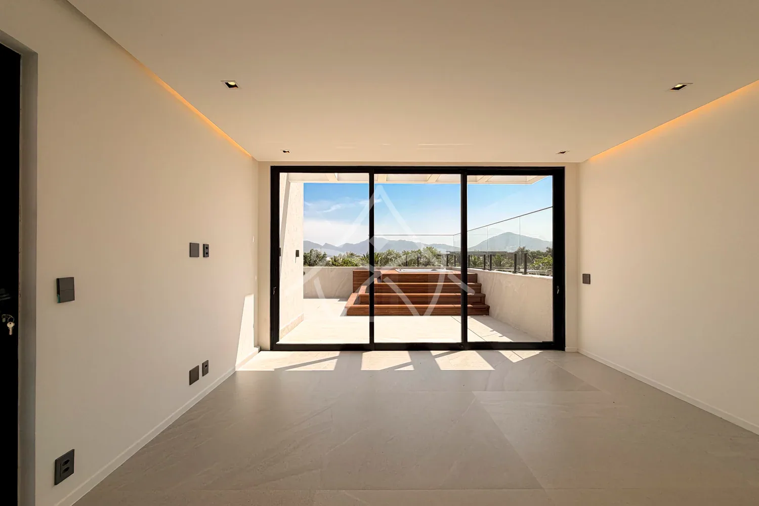 Casa Triplex de Primeira Locação - Vargem Pequena, RJ
