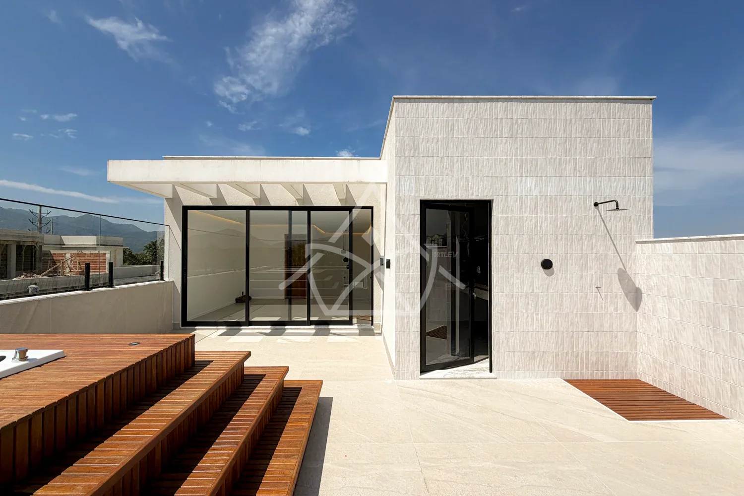 Casa Triplex de Primeira Locação - Vargem Pequena, RJ