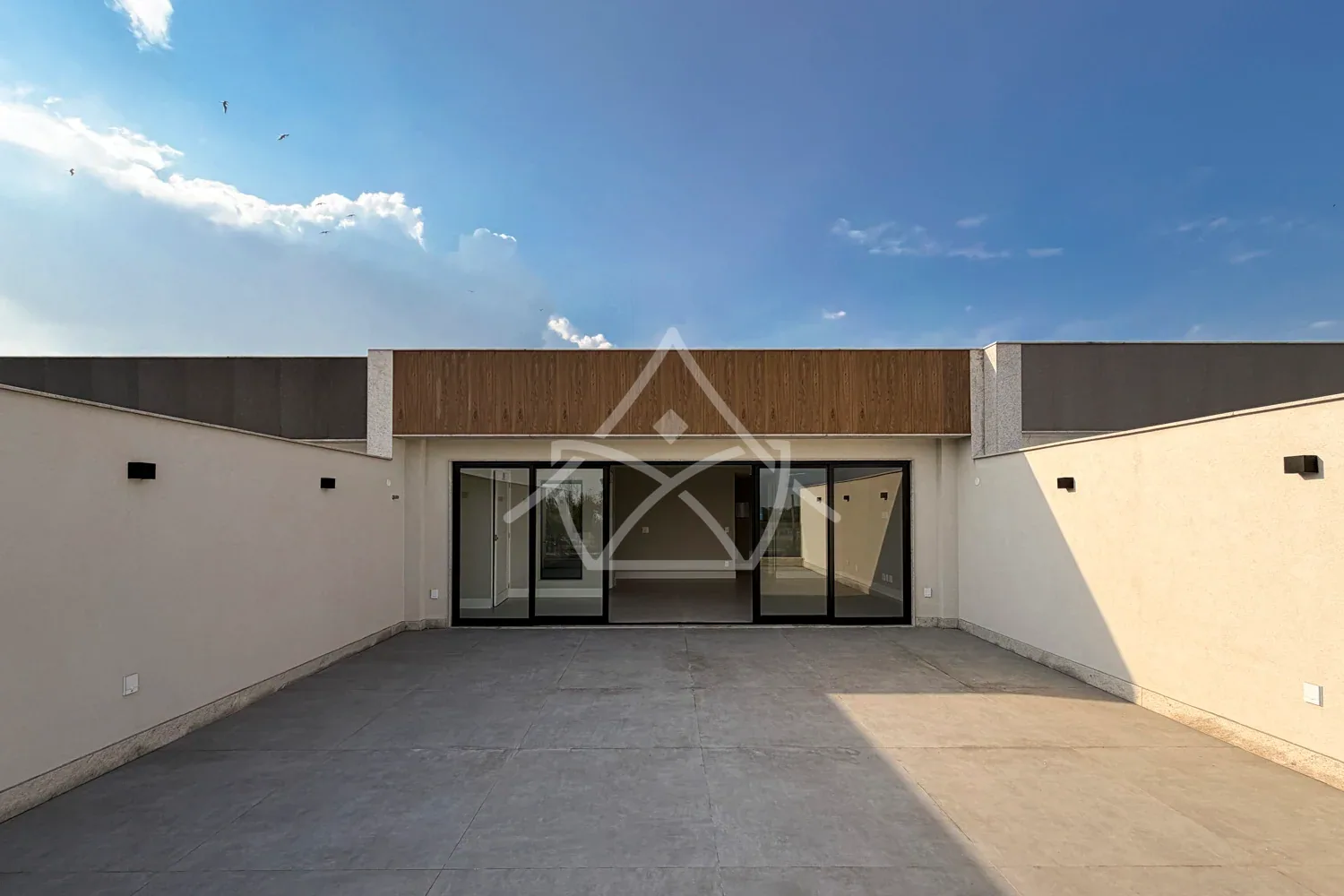 Casa Triplex Oferece Ambientes Amplos - Barra Tijuca, RJ
