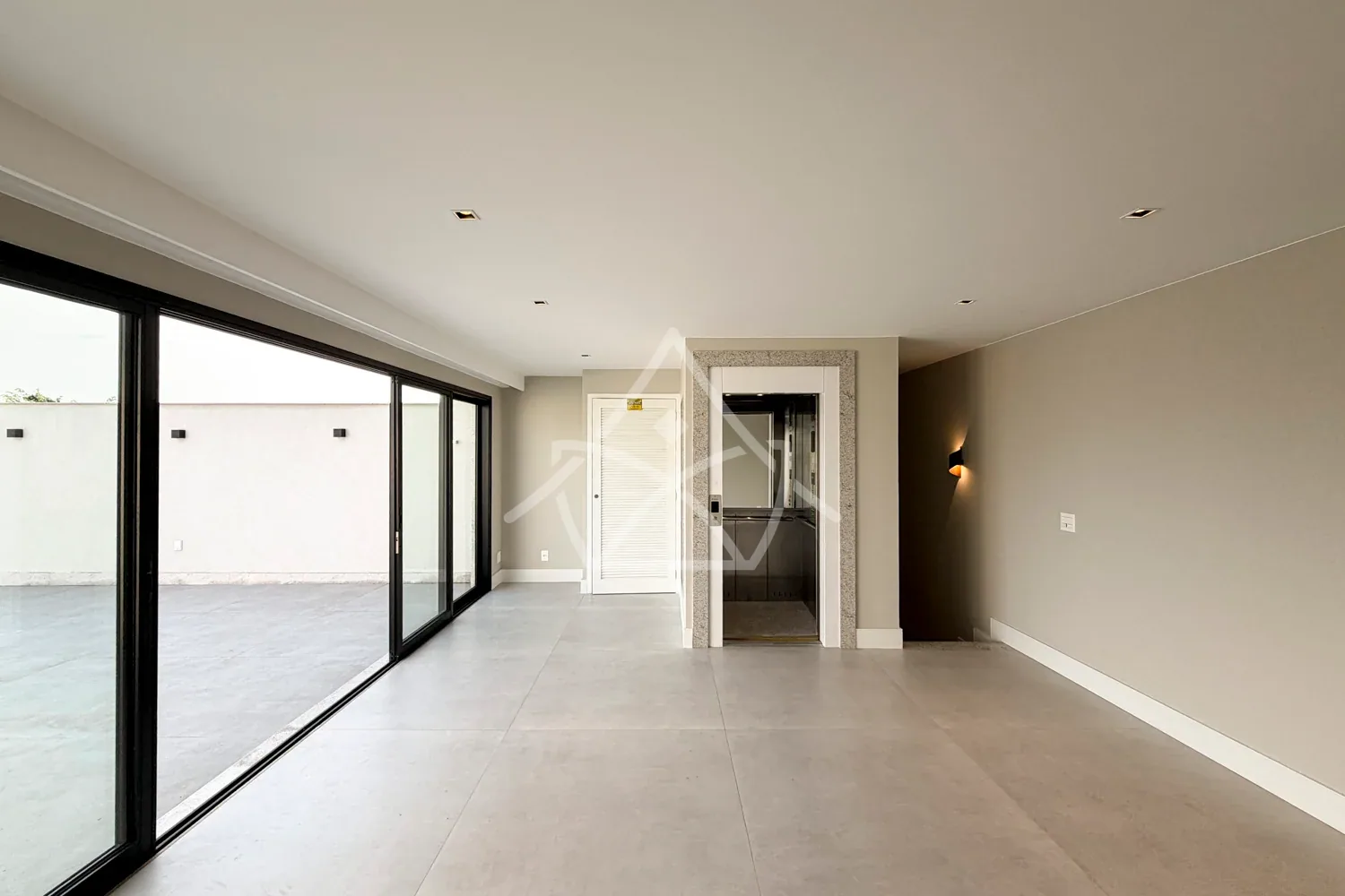 Casa Triplex Oferece Ambientes Amplos - Barra Tijuca, RJ