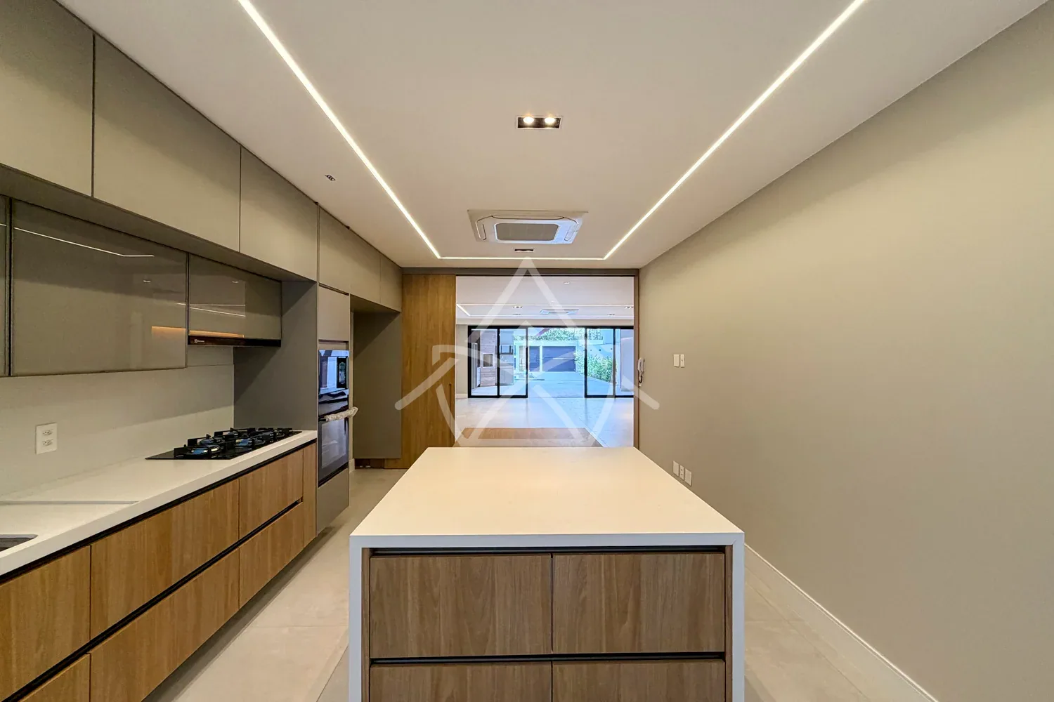Casa Triplex Oferece Ambientes Amplos - Barra Tijuca, RJ