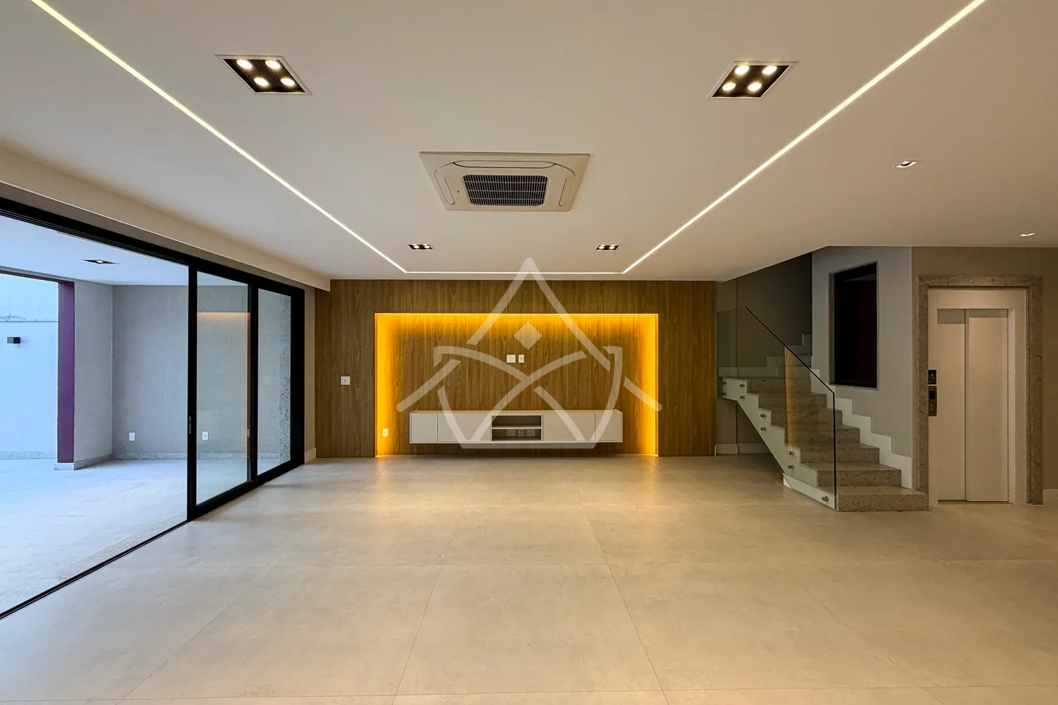 Casa Triplex Oferece Ambientes Amplos - Barra Tijuca, RJ