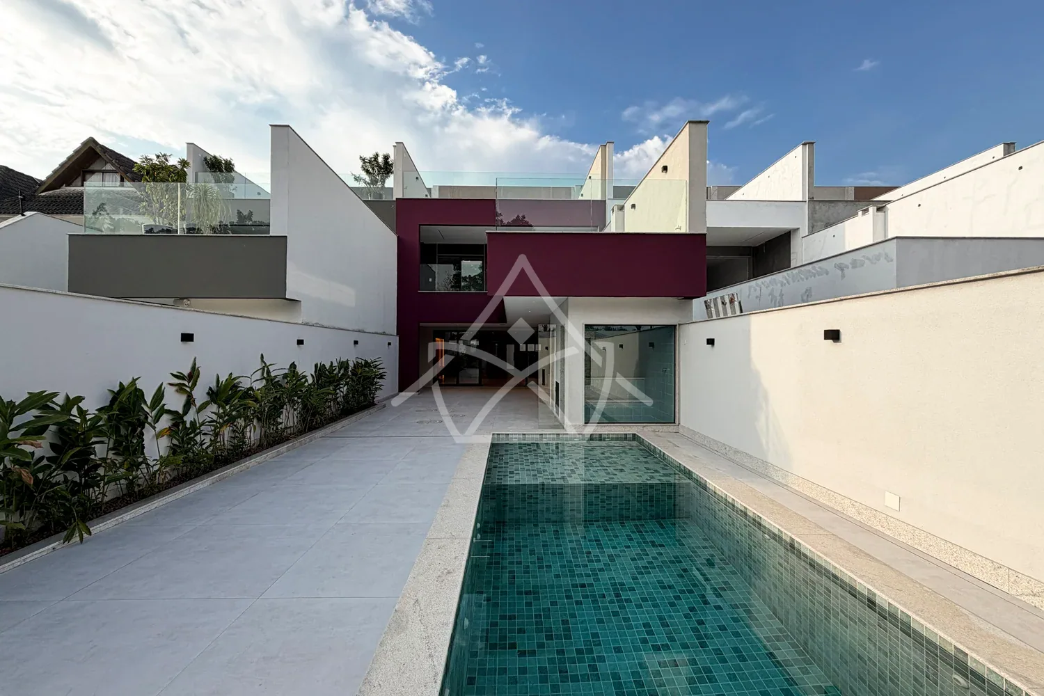 Casa Triplex Oferece Ambientes Amplos - Barra Tijuca, RJ