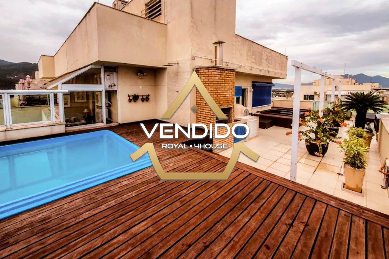 Cobertura Duplex com 3 Suítes – Barra da Tijuca, RJ — Selo "Vendido"