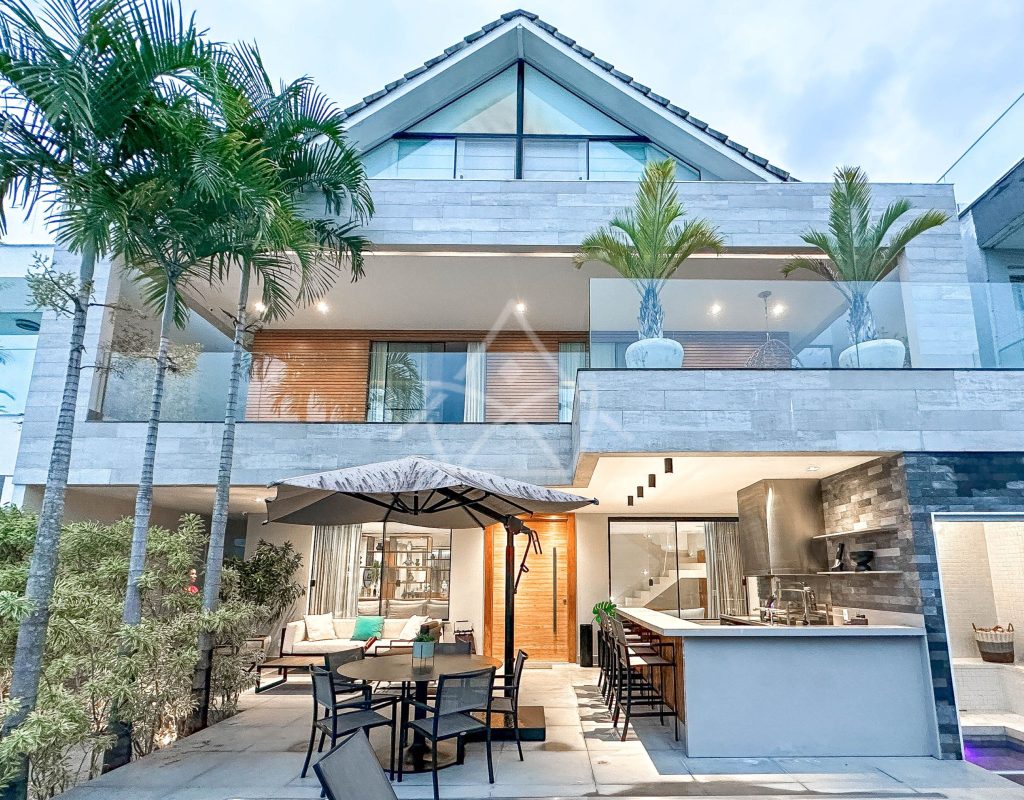 Casa à venda no condomínio Art Life, no Recreio dos Bandeirantes - Royal 4 House