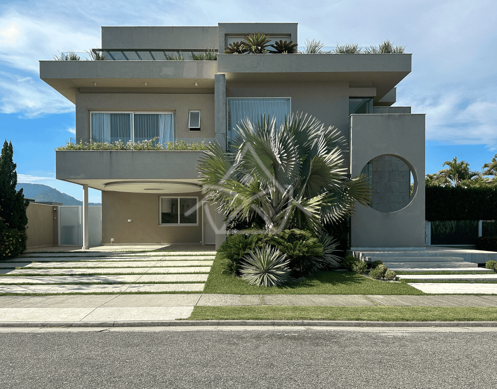 Casa à venda, Alphaville Barra da Tijuca, Casa com placas solares, imóveis de luxo, condomínio fechado, Royal 4 House, segurança 24 horas, infraestrutura completa, sustentabilidade, qualidade de vida, Barra da Tijuca, Rio de Janeiro, piscina, churrasqueira, área gourmet, suíte master, walk-in closet, lazer completo, oportunidade única, exclusividade, conforto, sofisticação, localização privilegiada, fácil acesso, vista deslumbrante, pôr do sol, privacidade, tranquilidade, natureza, ar puro, bem-estar, investimento, patrimônio, sonho, realização, família, lar.