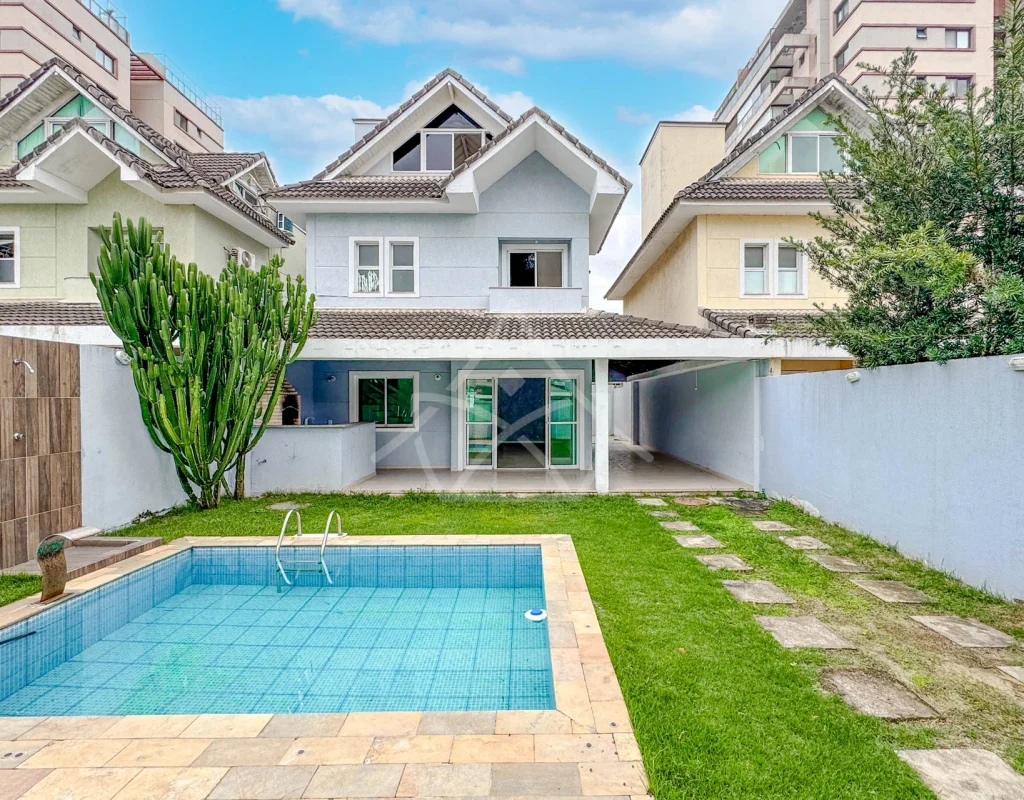 Casa Triplex com Sótão à Venda Recreio dos Bandeirantes
