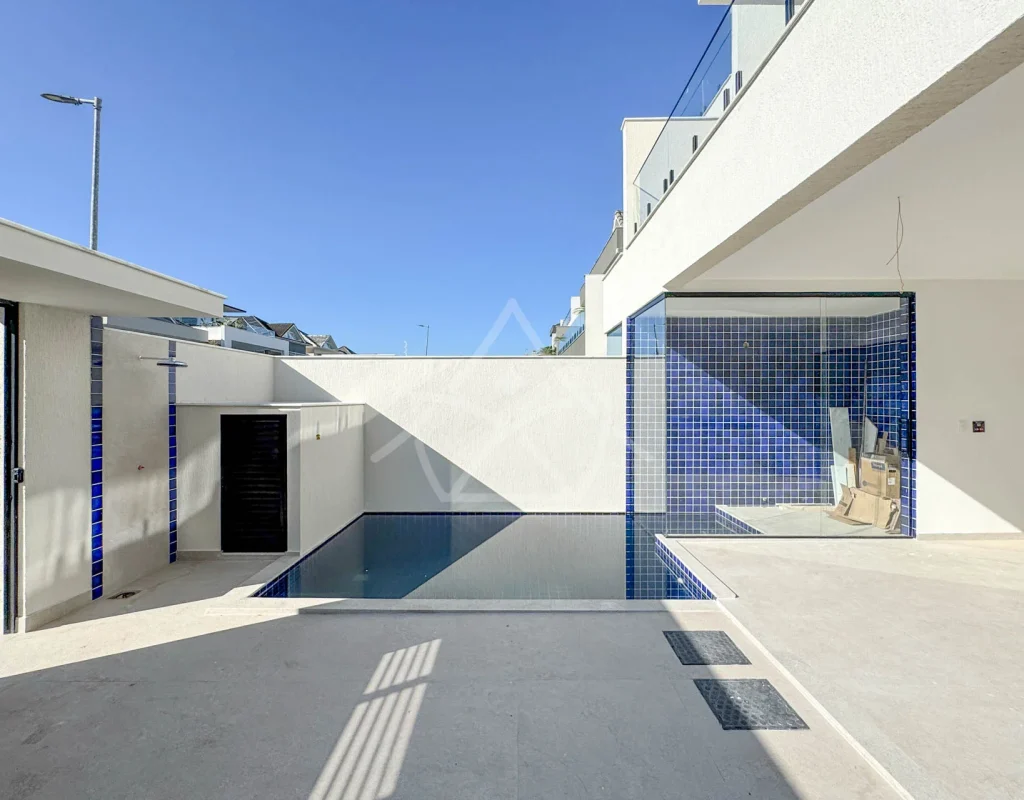 Casa Triplex com Cisterna