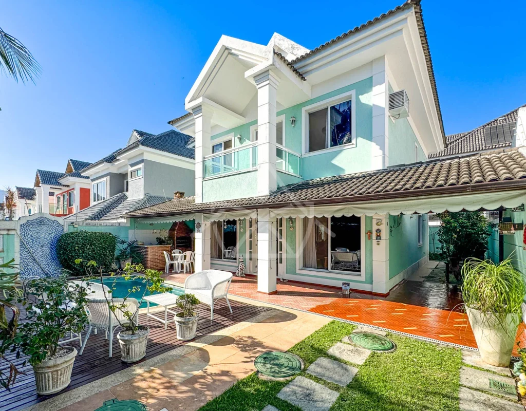 Casa Clássica com Sótão