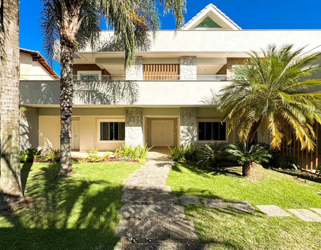 Casa com 5 Suítes e Sótão na Barra da Tijuca