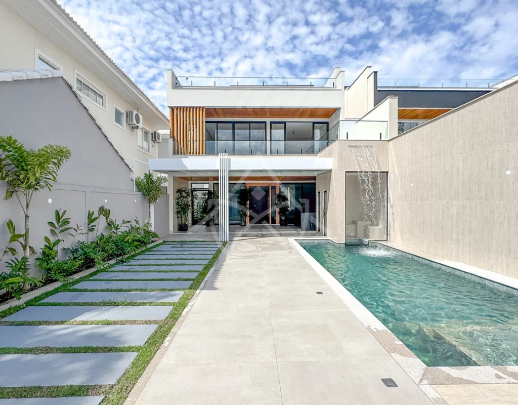 Casa Triplex no Rio Mar à Venda