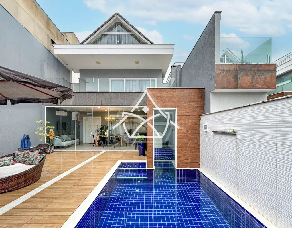 Casa com Sótão à Venda