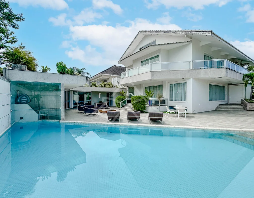 Casa à Venda com 5 Suítes