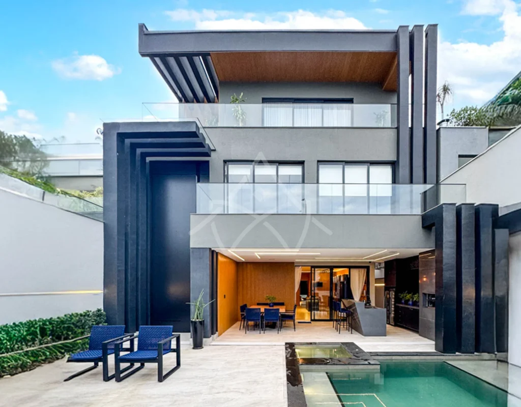 Casa à Venda Triplex com 6 Suítes, Piscina Aquecida e Espaço Gourmet - Frete