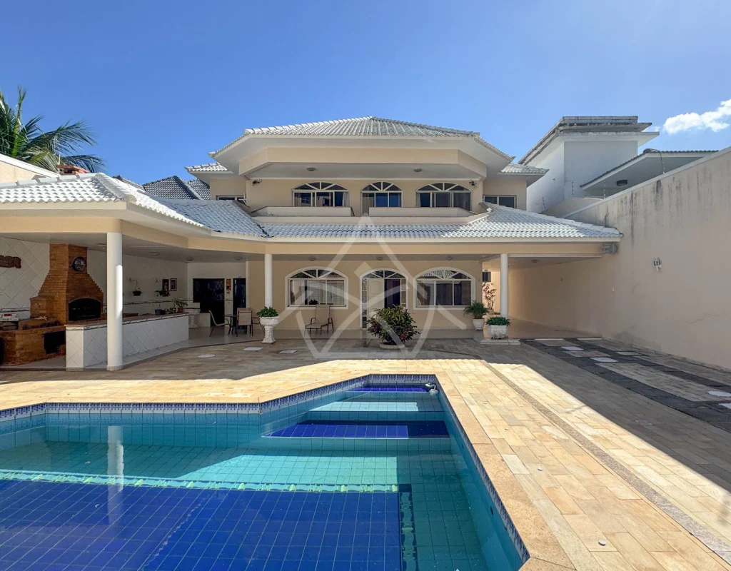 Casa com 8 Vagas à Venda