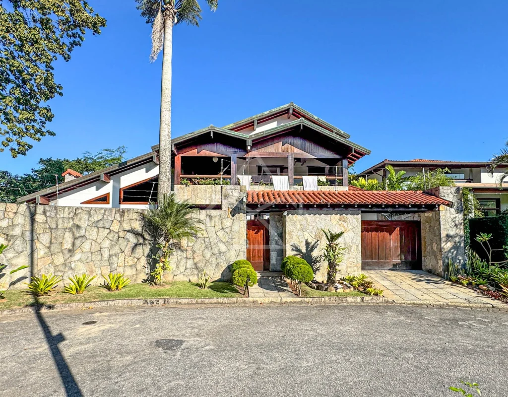 Casa com Terreno Grande