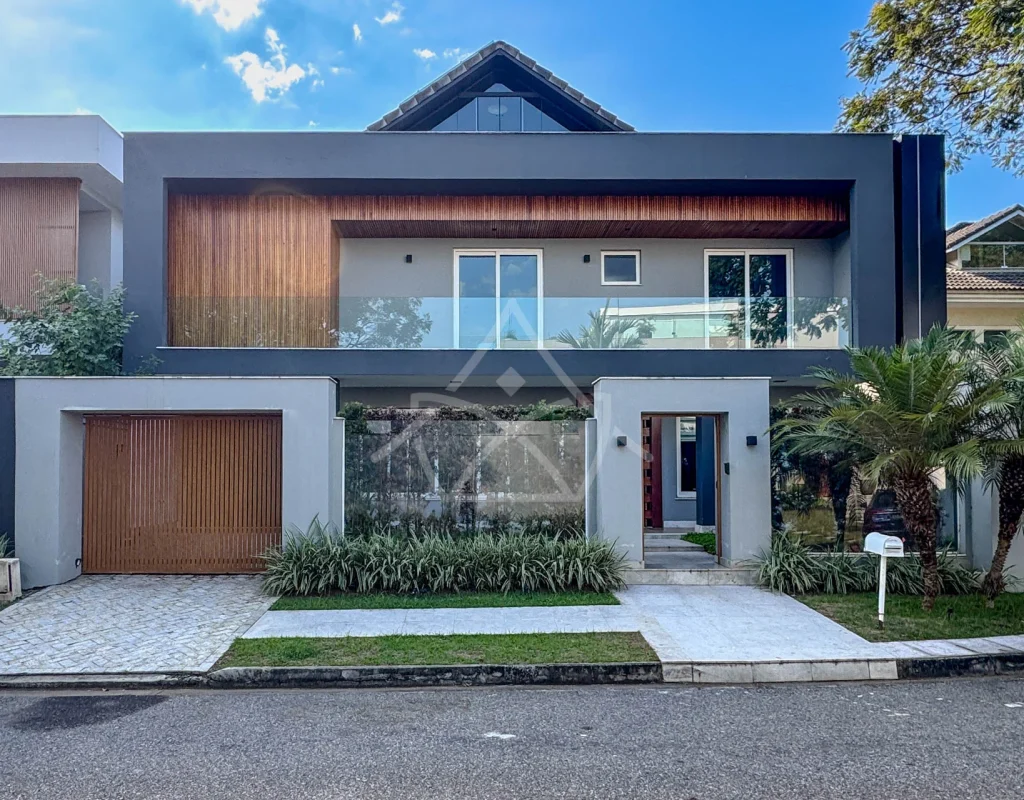 Casa com Sala de Jogos à Venda