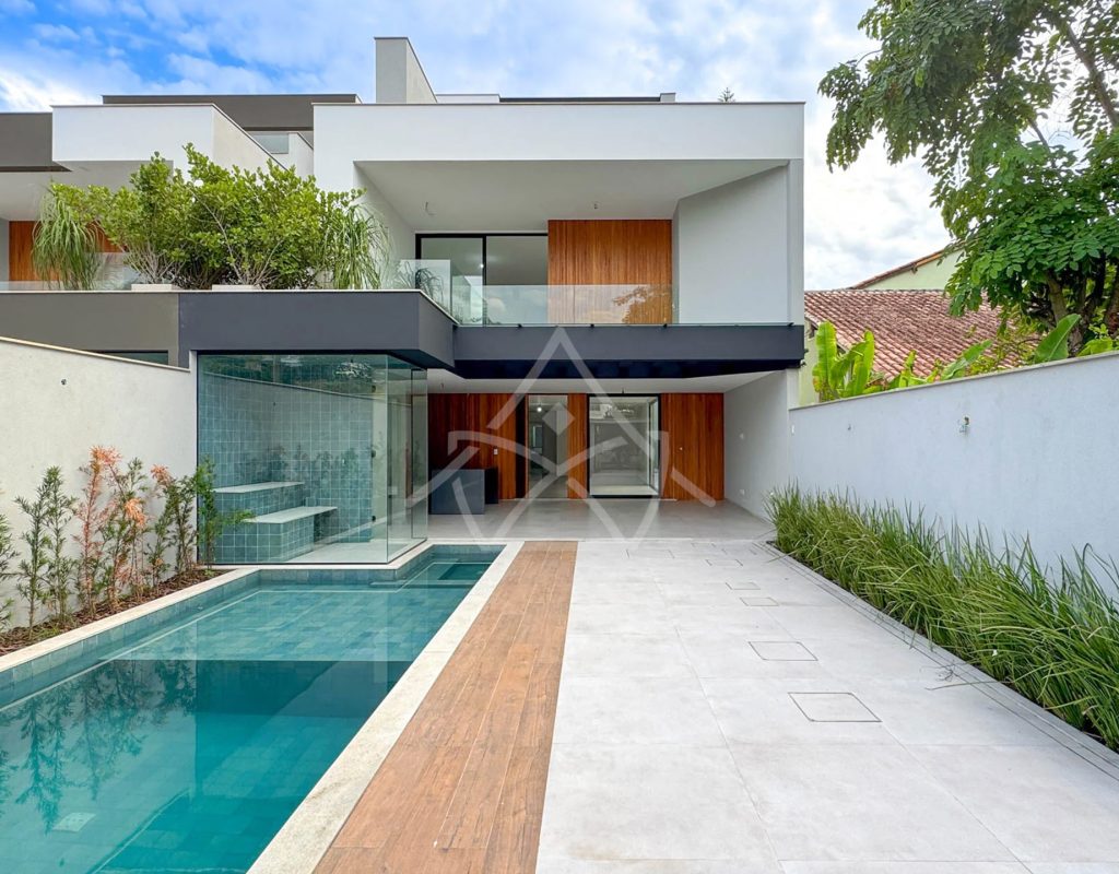 Casa com 4 Suítes à Venda na Barra da Tijuca