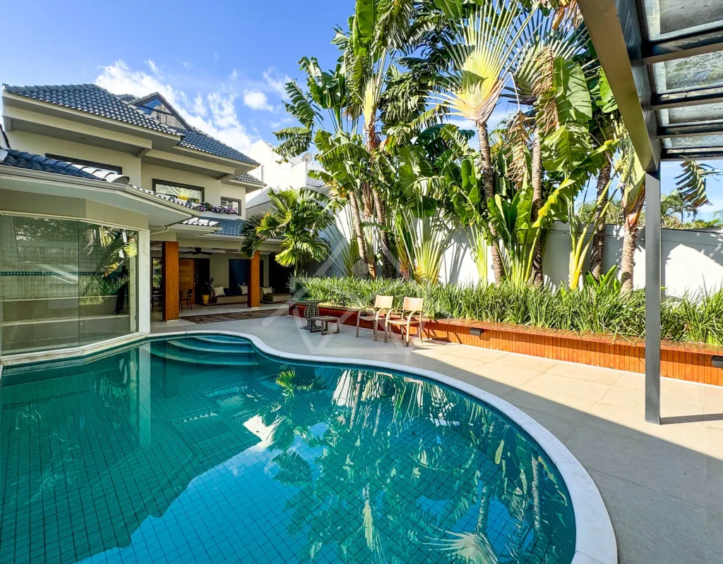 Casa com Paisagismo à Venda na Barra da Tijuca