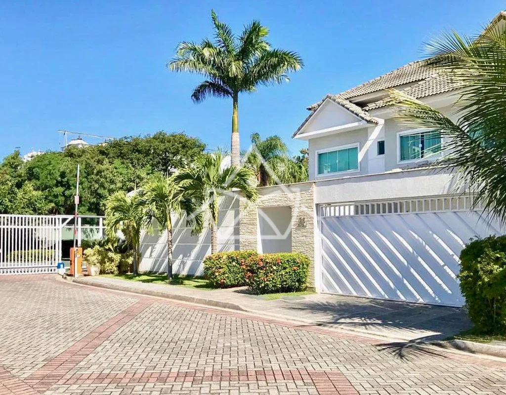 Casa à Venda com Sótão