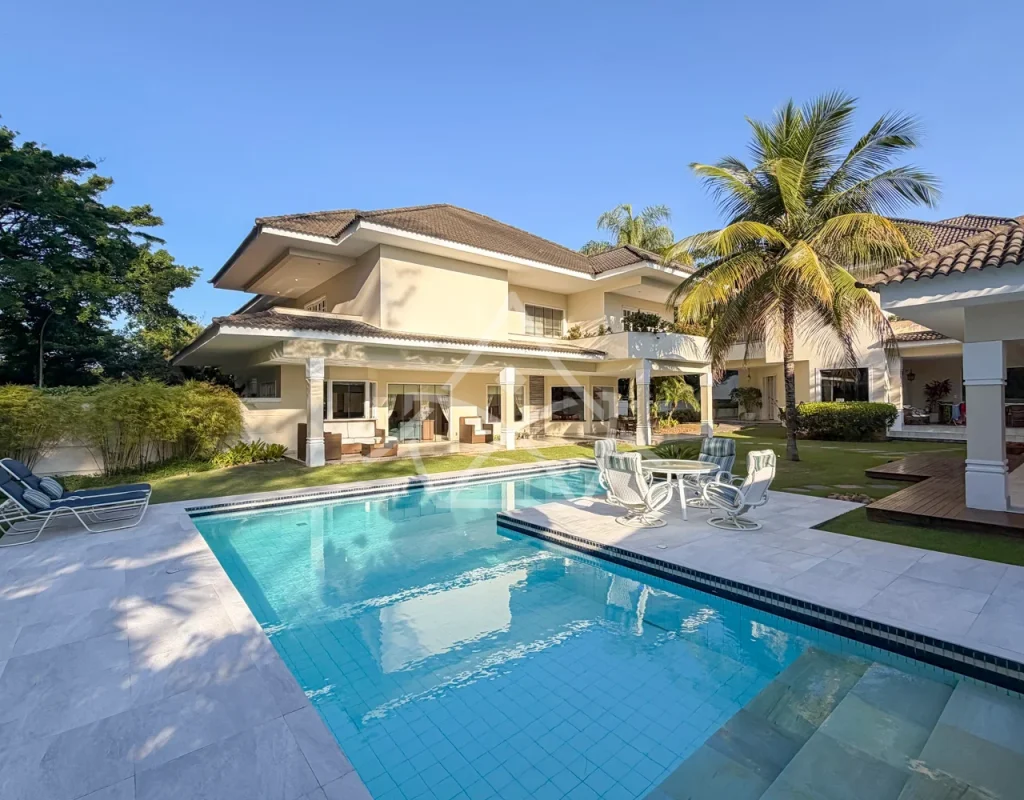marca_casa-com-casa-de-hospedes-barra-da-tijuca.webp